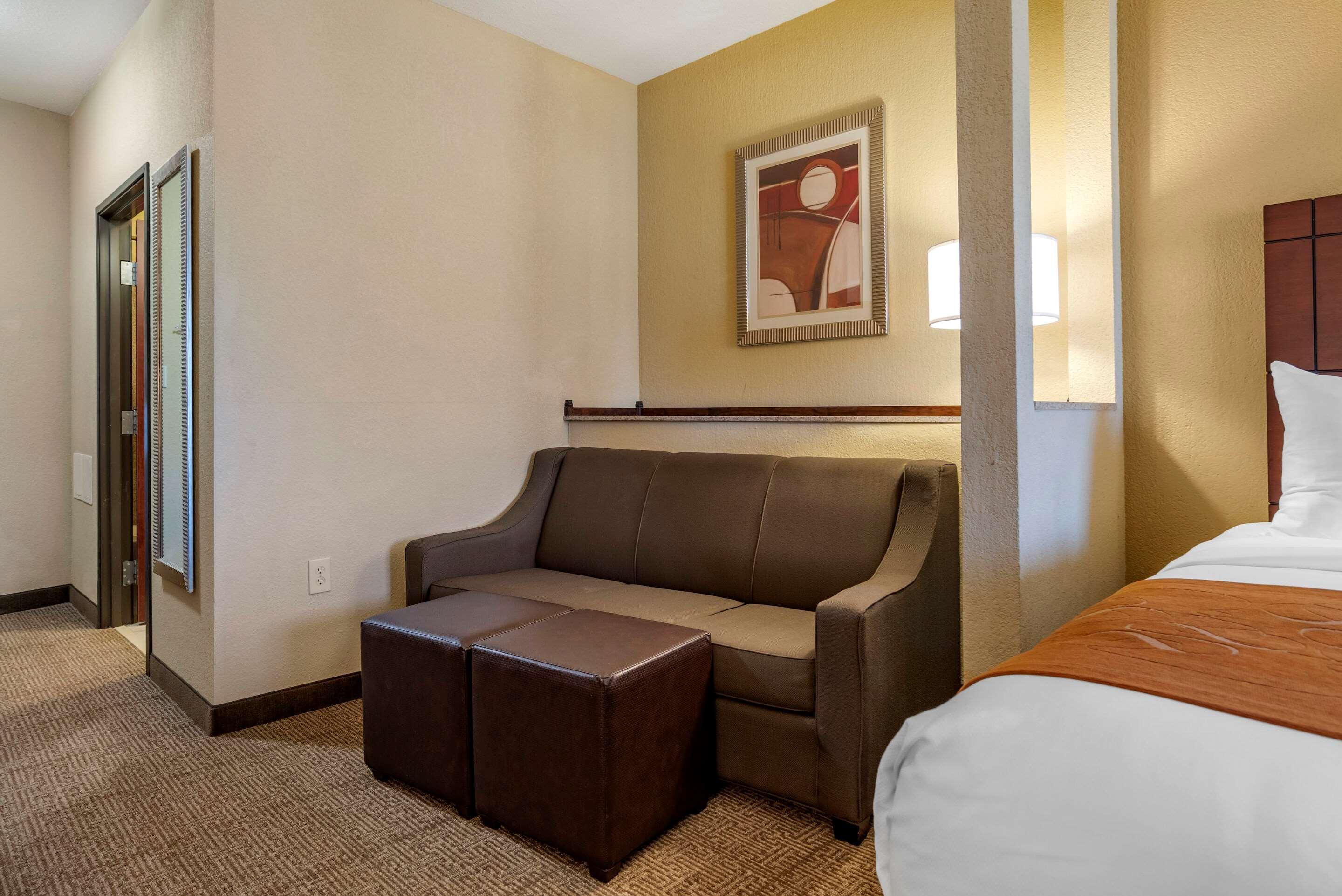 Comfort Suites Airport South Montgomery Exteriör bild