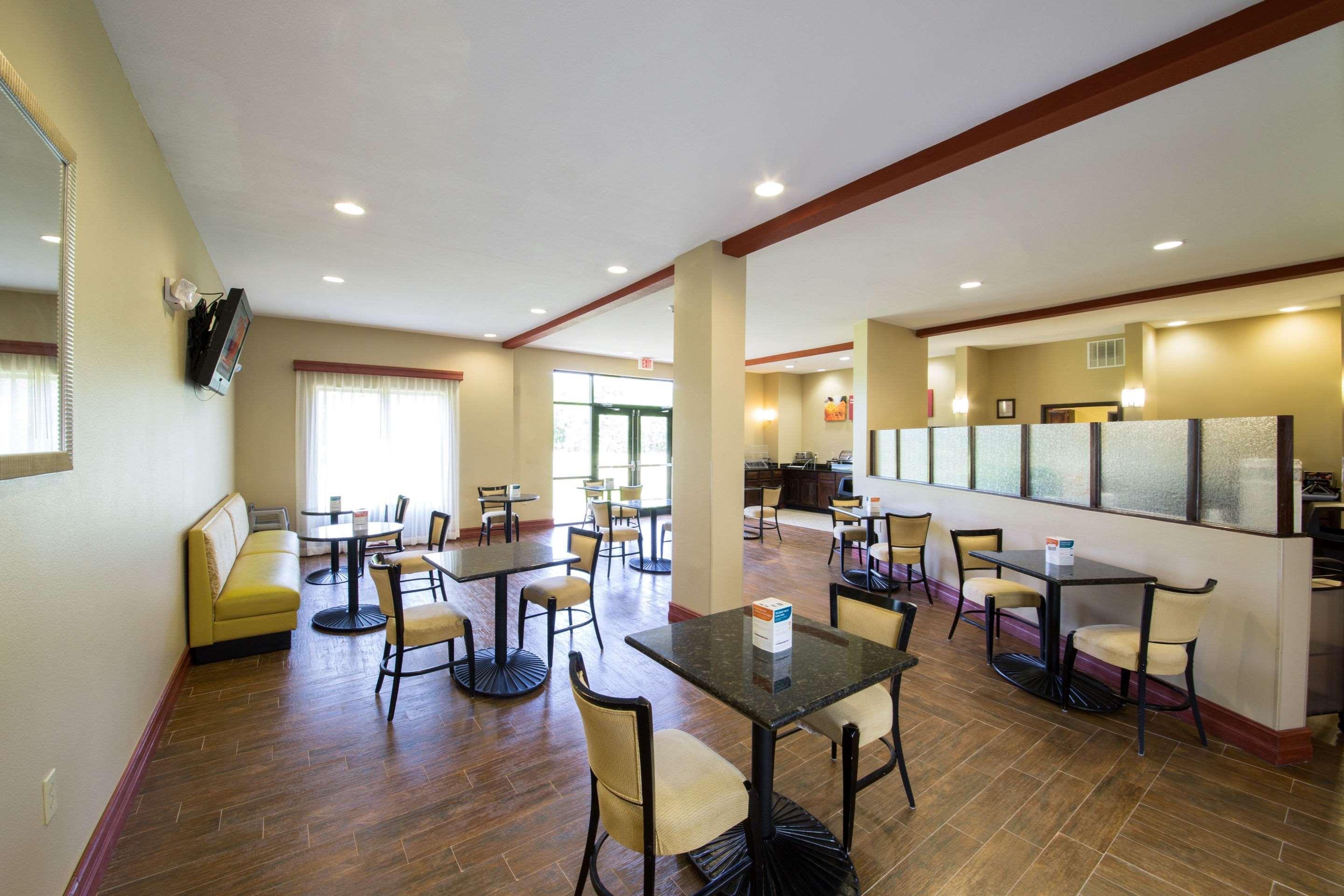 Comfort Suites Airport South Montgomery Exteriör bild