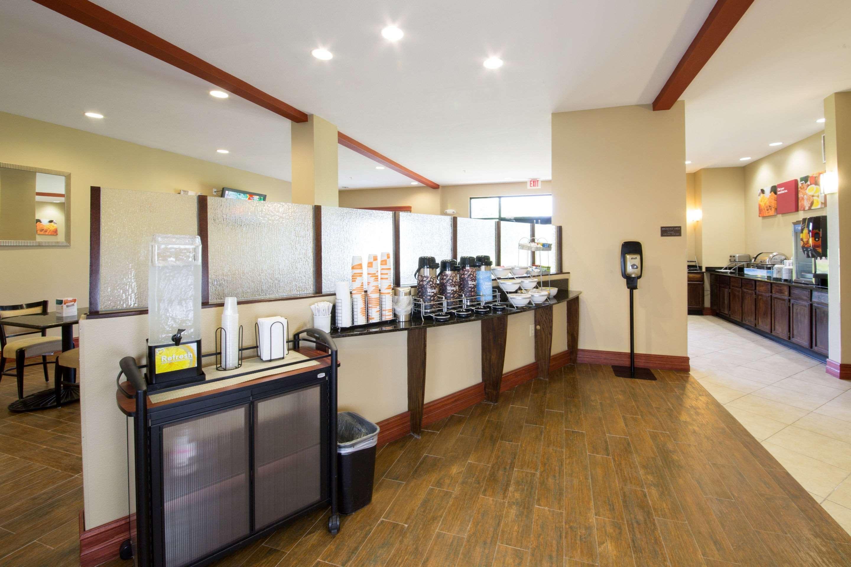 Comfort Suites Airport South Montgomery Exteriör bild