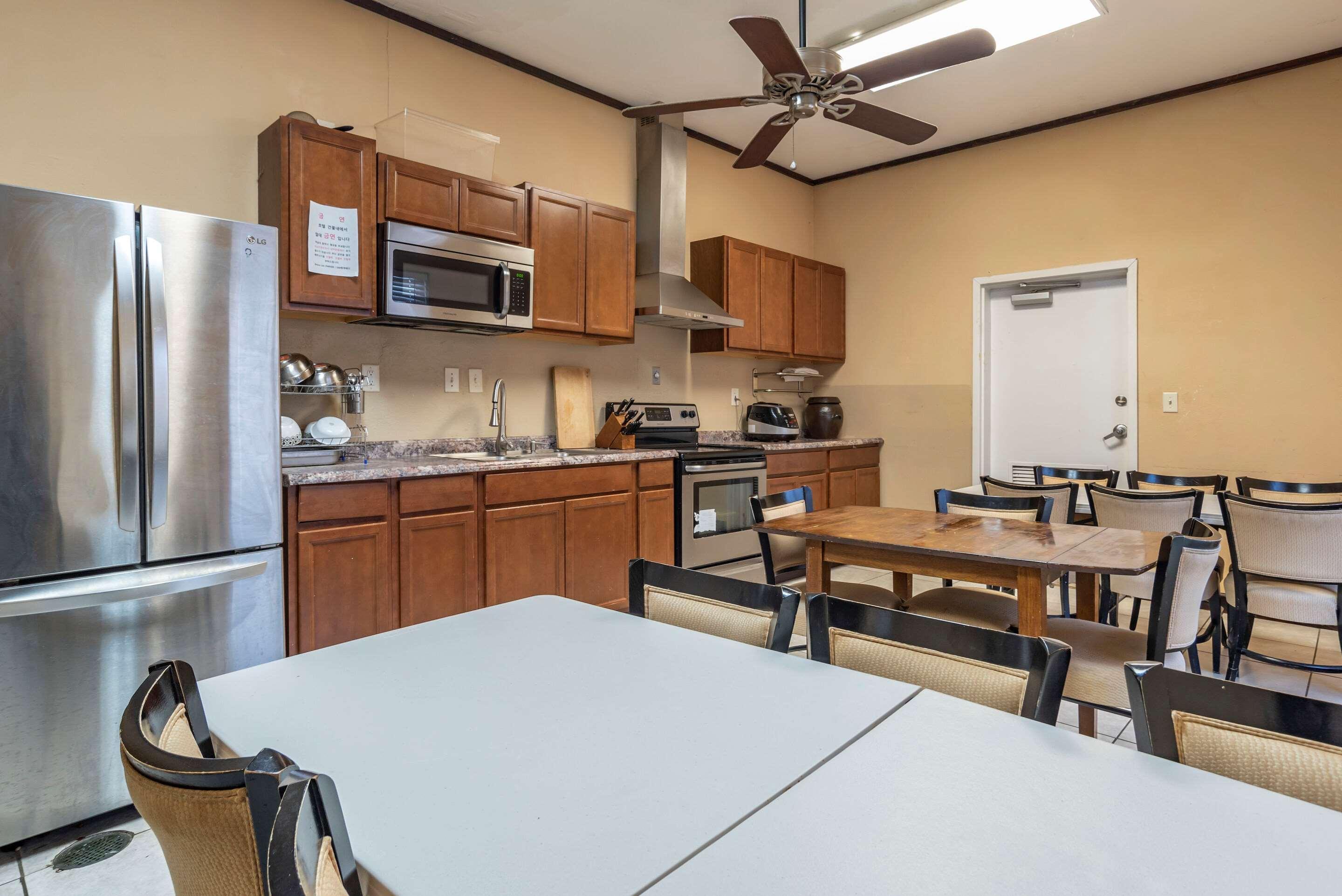 Comfort Suites Airport South Montgomery Exteriör bild